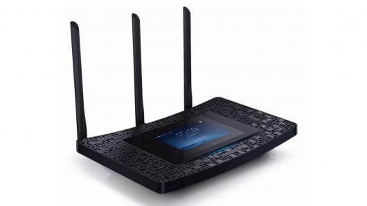 TP-LINK представила роутер с ударопрочным сенсорным дисплеем 